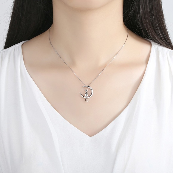 ❤️4 for $20 Sale❤️Silver Moon Cat Necklace - Picture 4 of 5